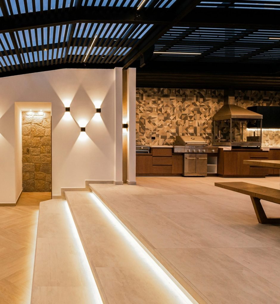 Experience a luxurious modern outdoor kitchen with sleek lighting and a sophisticated design.